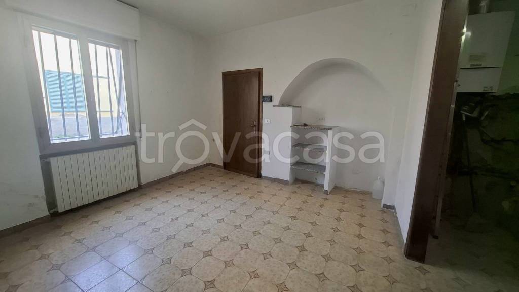 casa indipendente in vendita a Prato in zona Castelnuovo