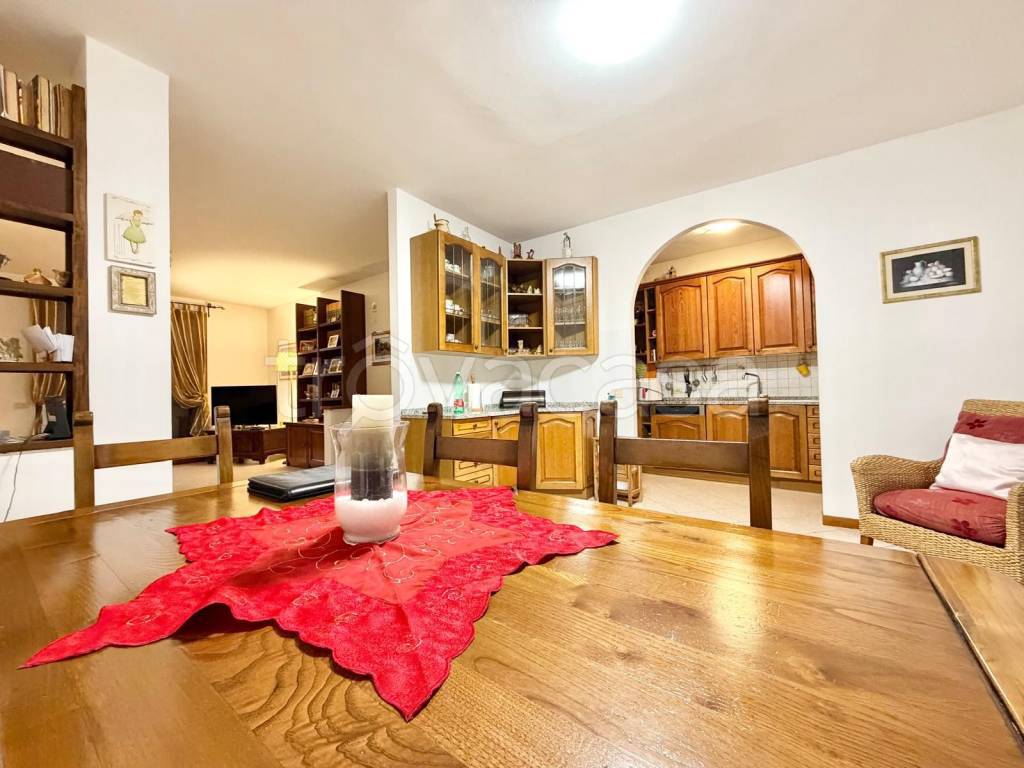 casa indipendente in vendita a Prato in zona Casale