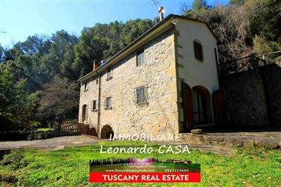 casa indipendente in vendita a Prato in zona Casale