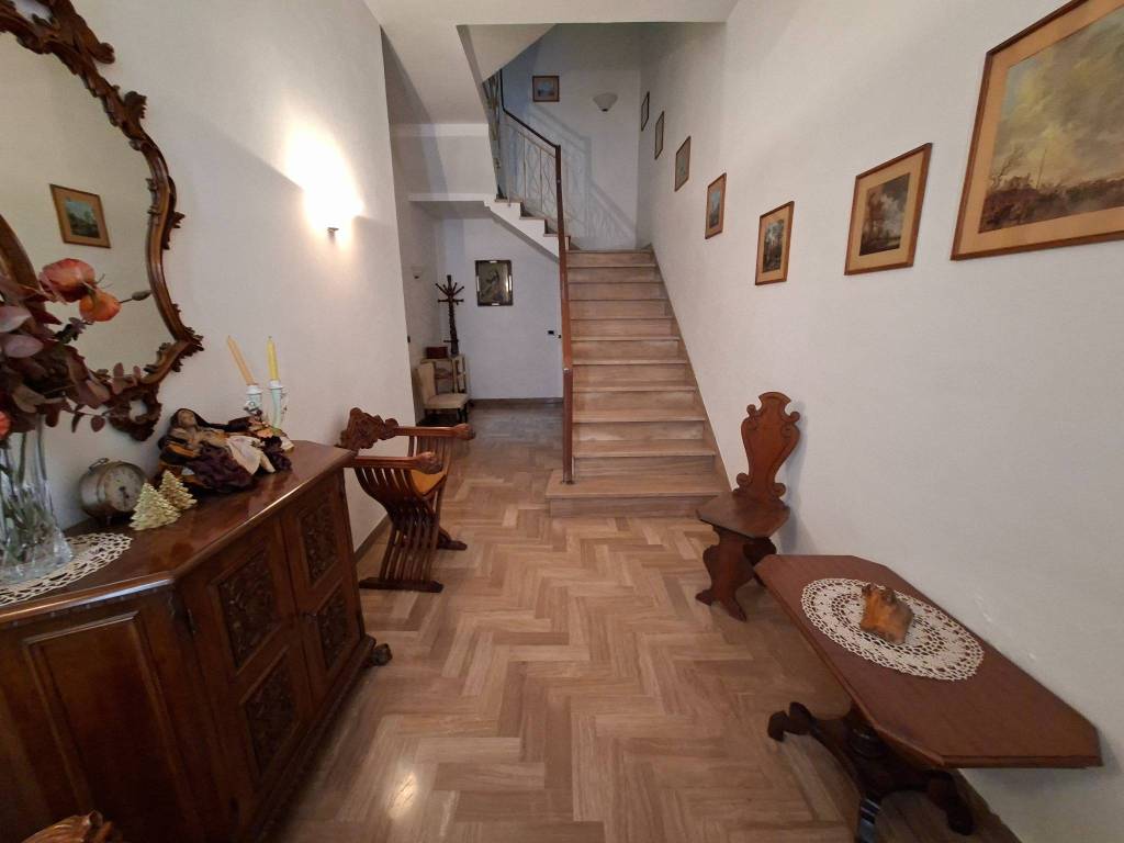 casa indipendente in vendita a Prato in zona Narnali