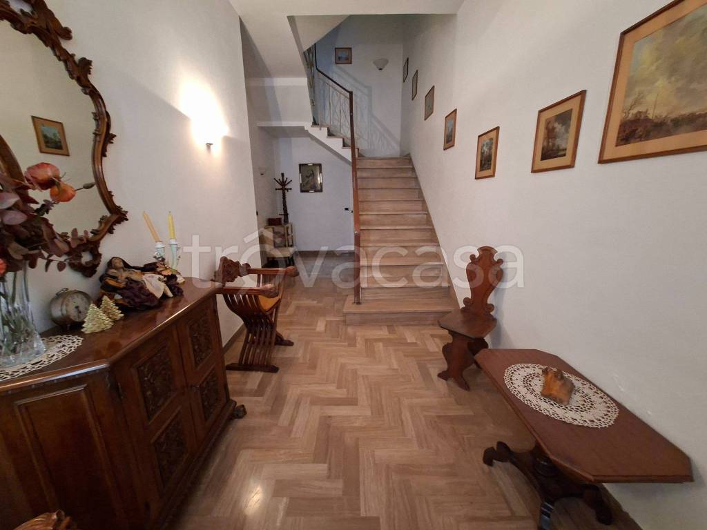 casa indipendente in vendita a Prato in zona Viaccia