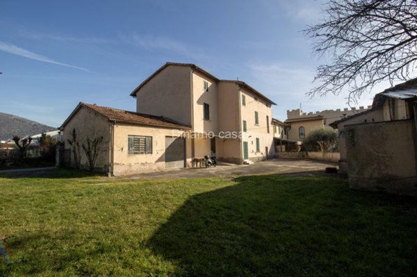 casa semindipendente in vendita a Prato