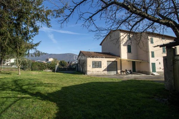 casa semindipendente in vendita a Prato