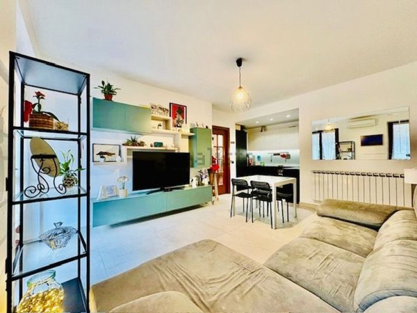 appartamento in vendita a Prato in zona Paperino