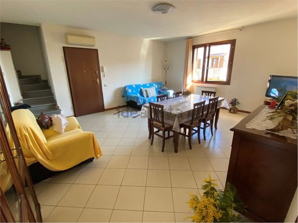 appartamento in vendita a Prato in zona Sant'Ippolito