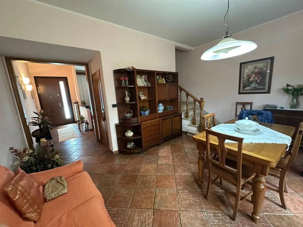 casa indipendente in vendita a Prato in zona Tavola