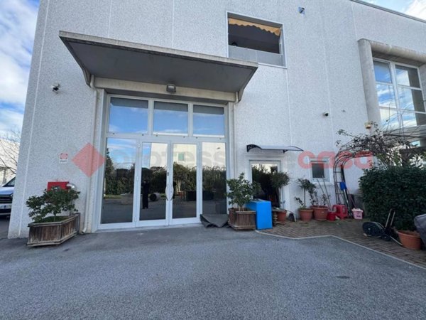 capannone in vendita a Prato