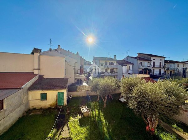 casa indipendente in vendita a Prato in zona Sant'Ippolito