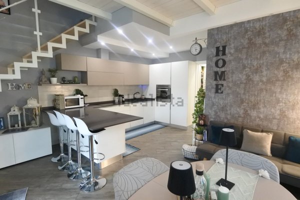 casa indipendente in vendita a Prato