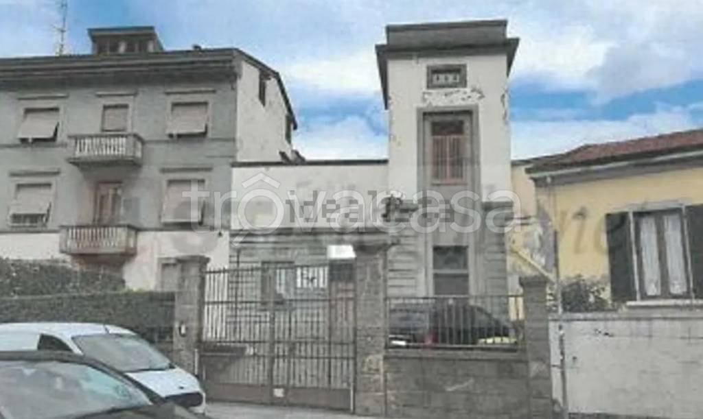 locale commerciale in vendita a Prato