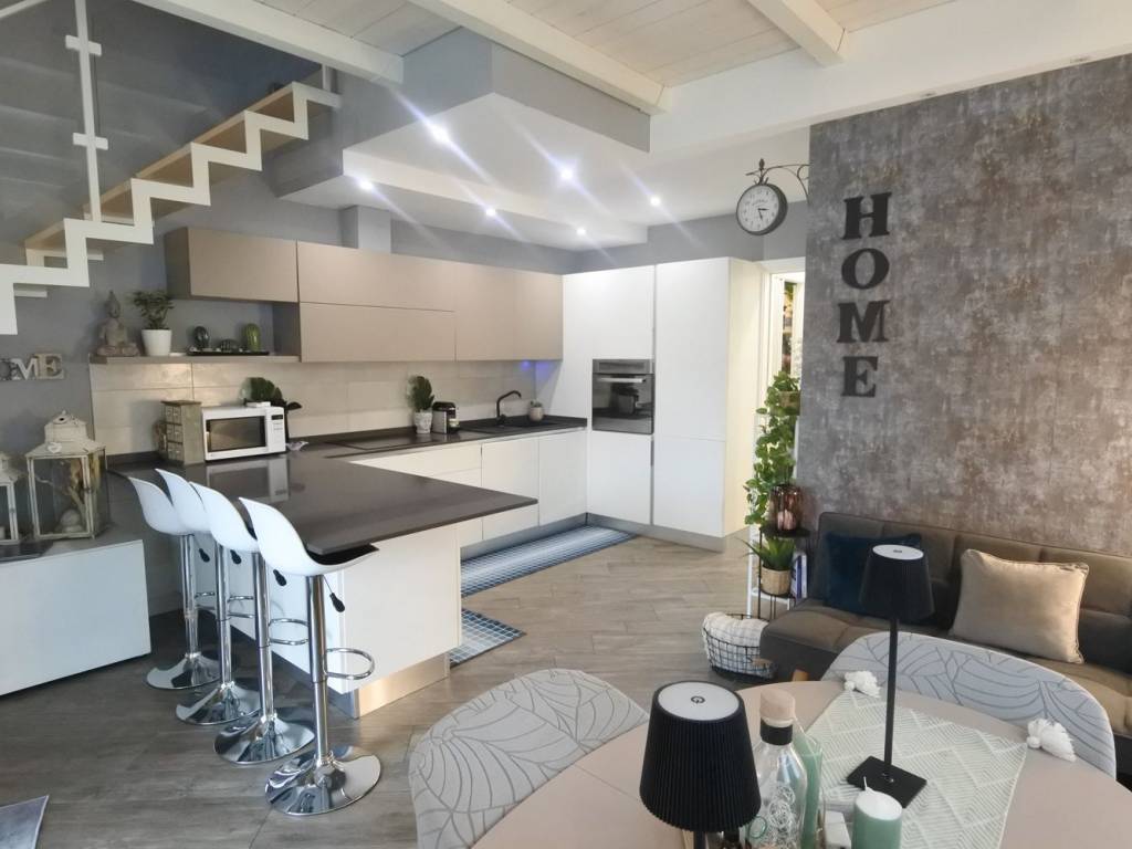 casa indipendente in vendita a Prato in zona Le Badie