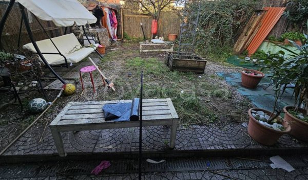 casa indipendente in vendita a Prato in zona Viaccia