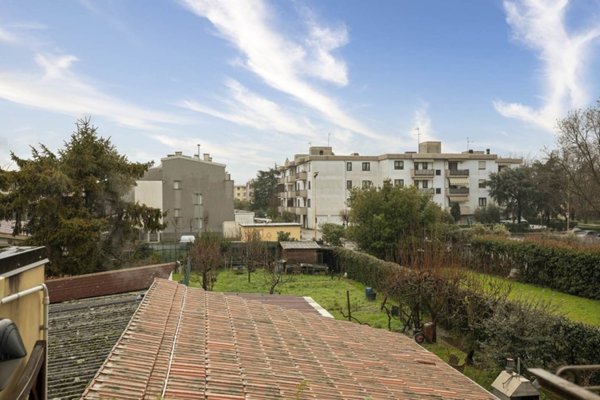 appartamento in vendita a Prato in zona Paperino