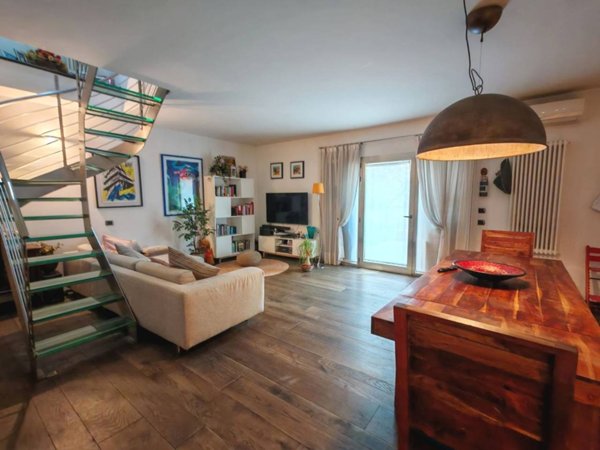 casa indipendente in vendita a Prato in zona Cafaggio