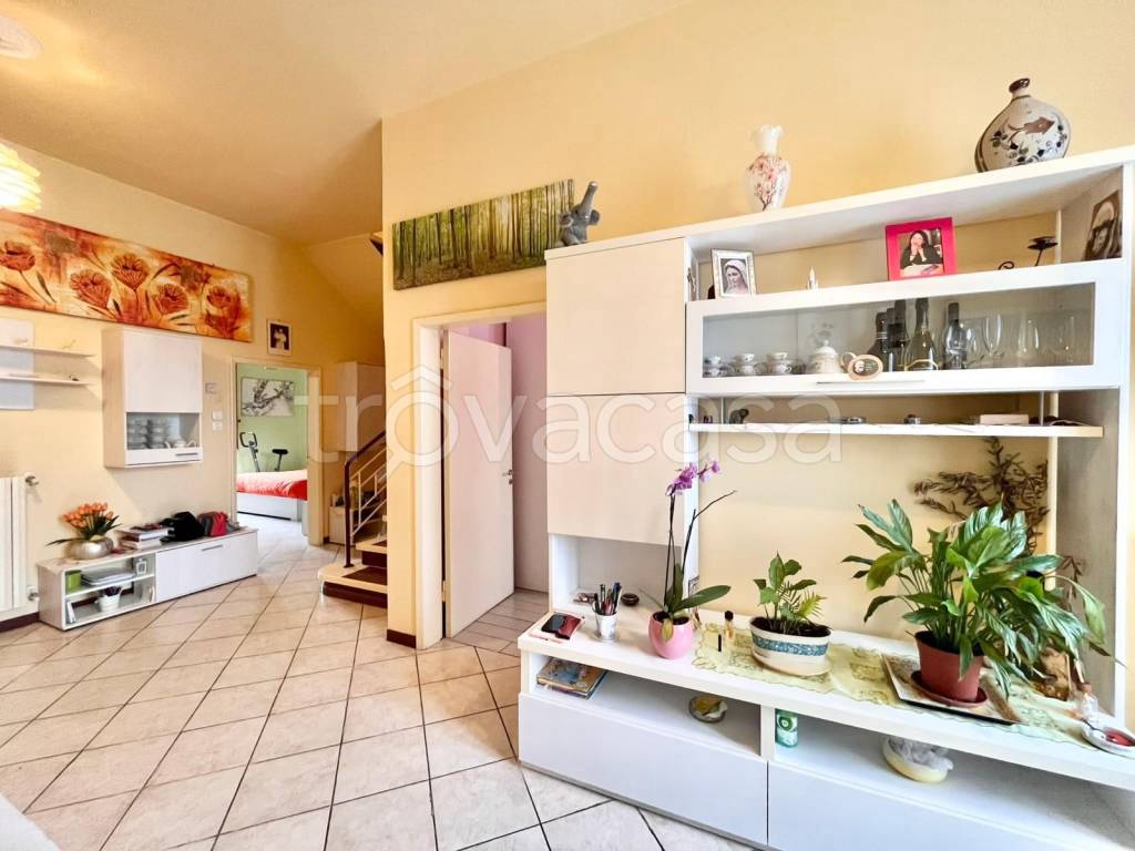 casa indipendente in vendita a Prato in zona Narnali