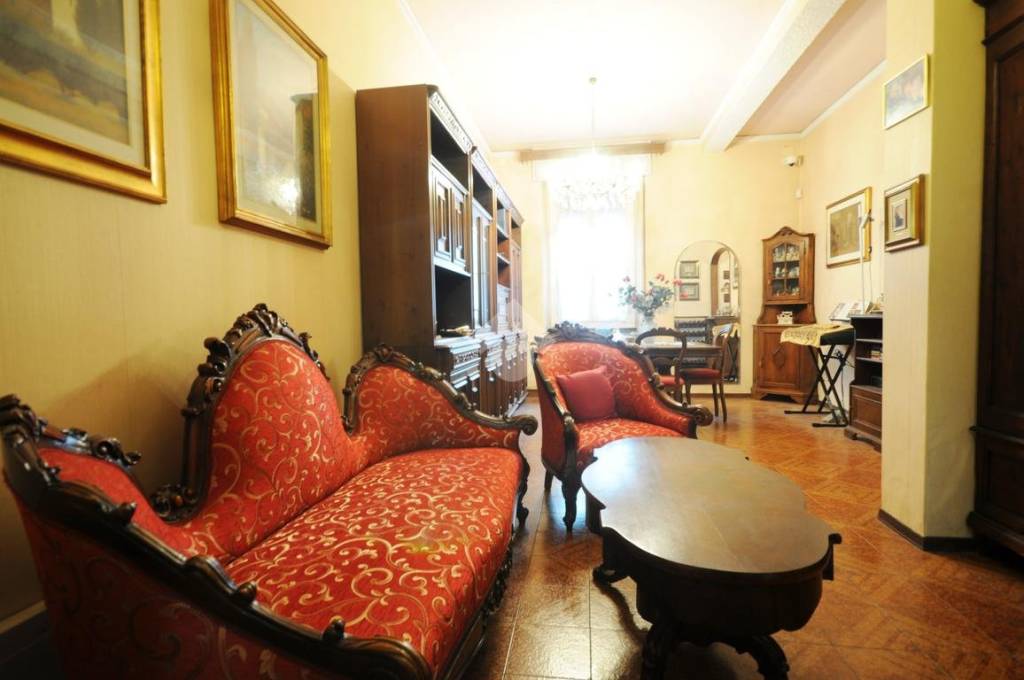 casa indipendente in vendita a Prato