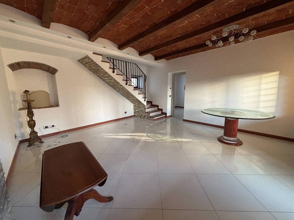 casa indipendente in vendita a Prato