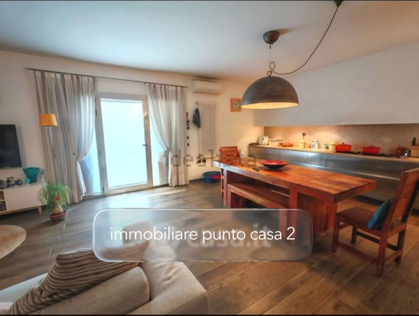 casa indipendente in vendita a Prato