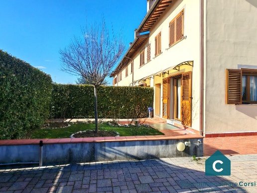 casa indipendente in vendita a Prato in zona Fontanelle