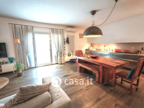 casa indipendente in vendita a Prato in zona Grignano