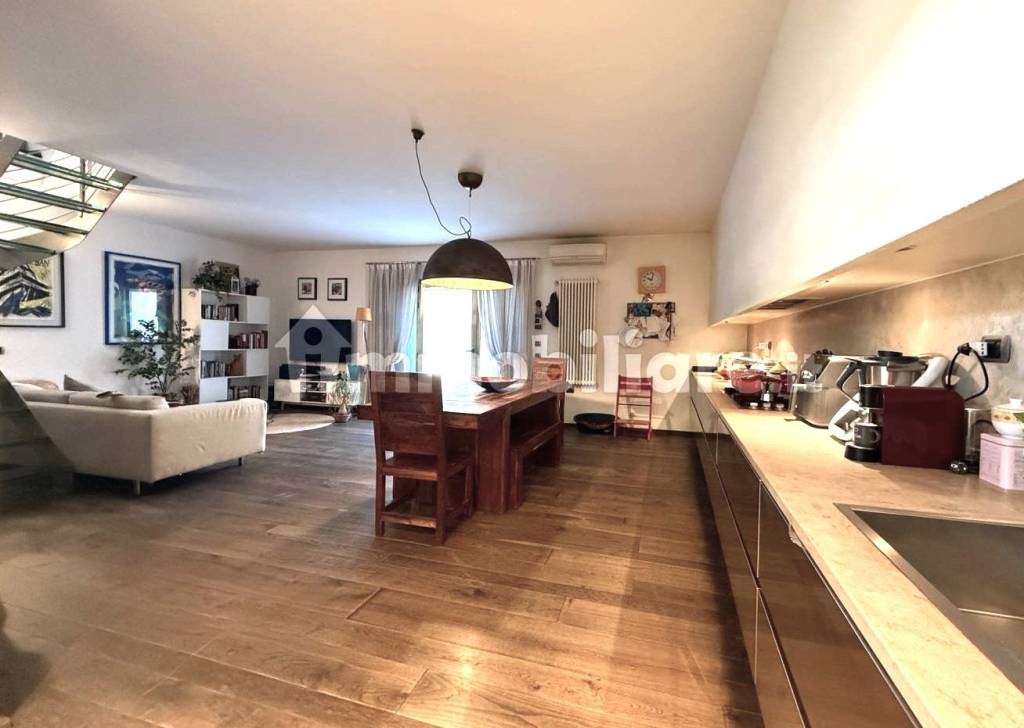 casa indipendente in vendita a Prato in zona Grignano