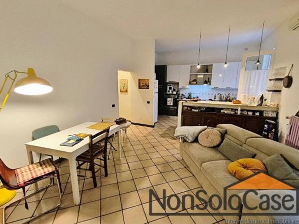 casa indipendente in vendita a Prato in zona Santa Lucia