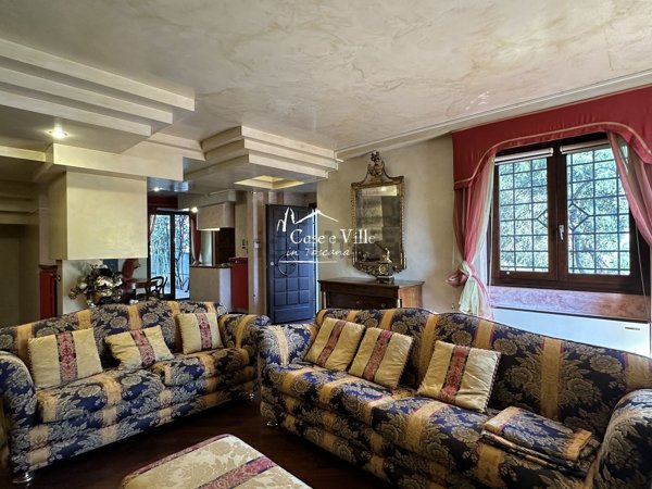 casa indipendente in vendita a Prato in zona Sacca