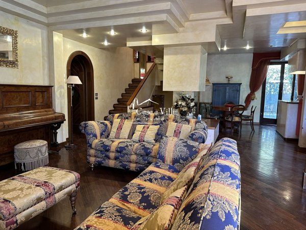 casa indipendente in vendita a Prato in zona Sacca