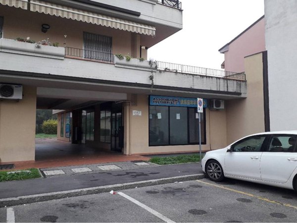 negozio in vendita a Prato