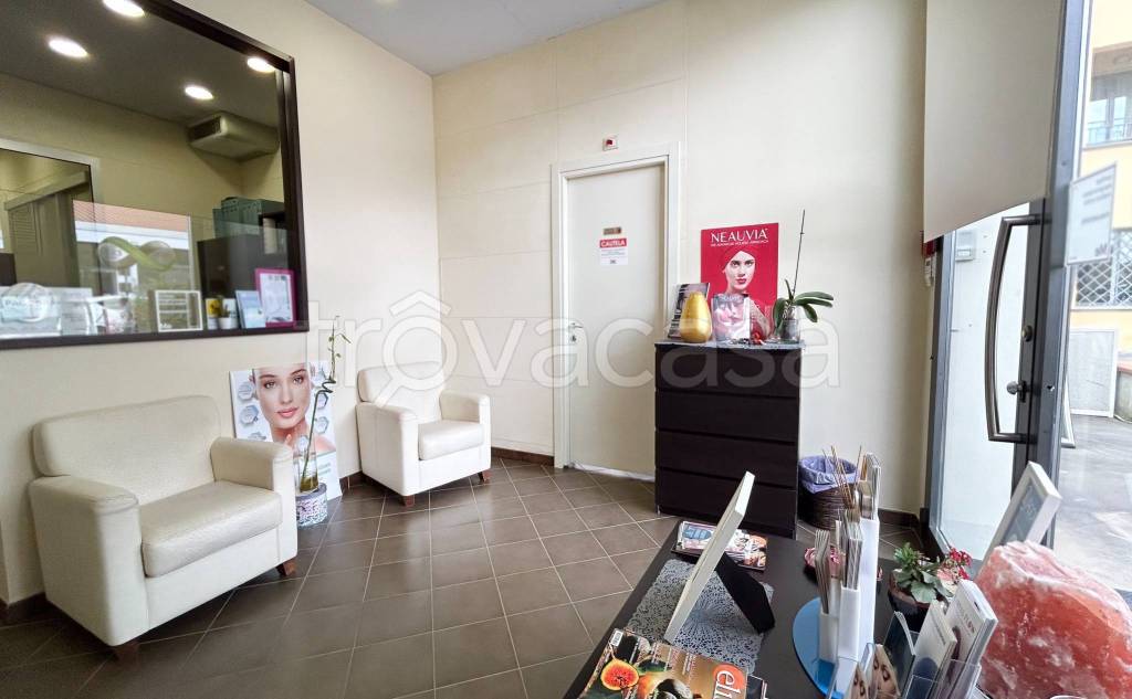 ufficio in vendita a Prato in zona Santa Lucia