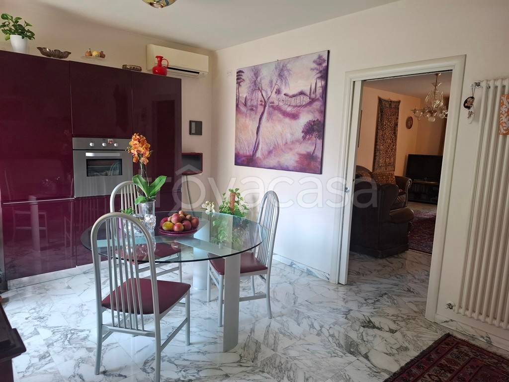 casa indipendente in vendita a Prato