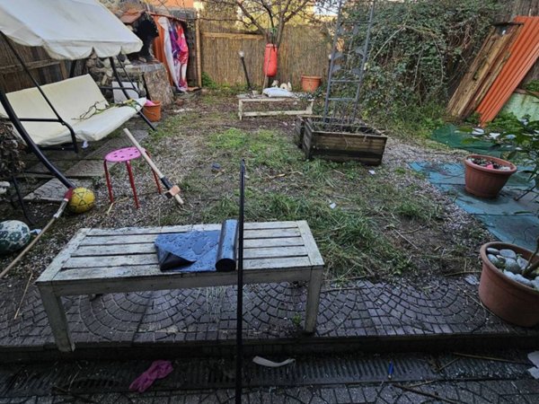 casa indipendente in vendita a Prato in zona Viaccia