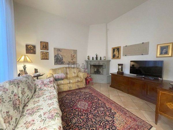 casa indipendente in vendita a Prato