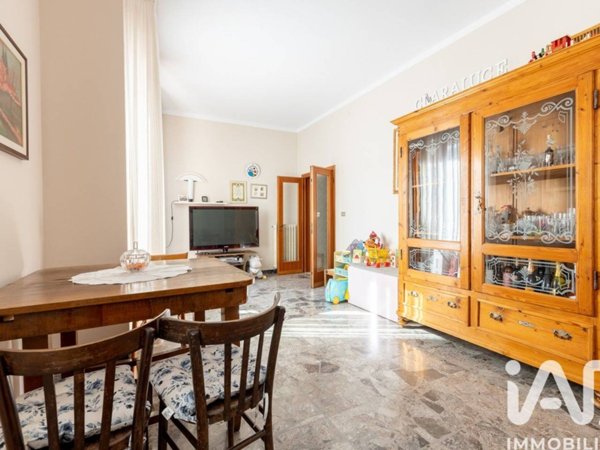 casa indipendente in vendita a Prato in zona Santa Lucia