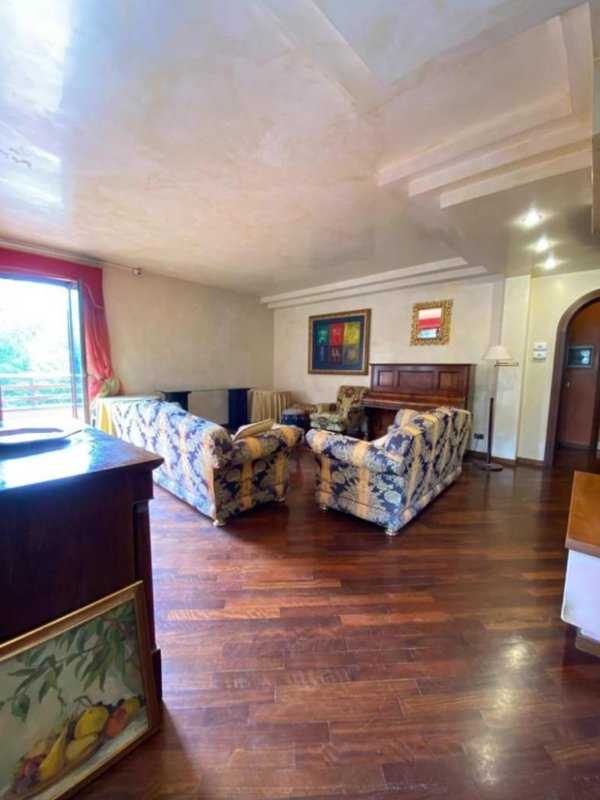 casa indipendente in vendita a Prato in zona Sacca