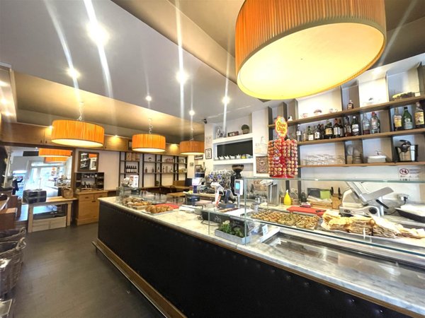 negozio in vendita a Prato in zona Tavola