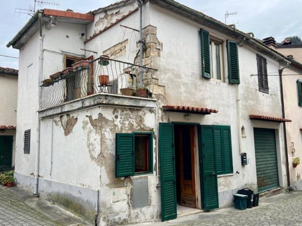 casa indipendente in vendita a Prato in zona Figline