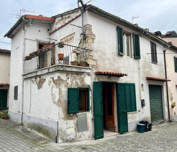 casa indipendente in vendita a Prato in zona Figline