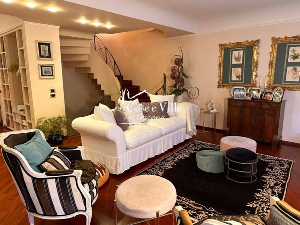 casa indipendente in vendita a Prato in zona Santa Lucia