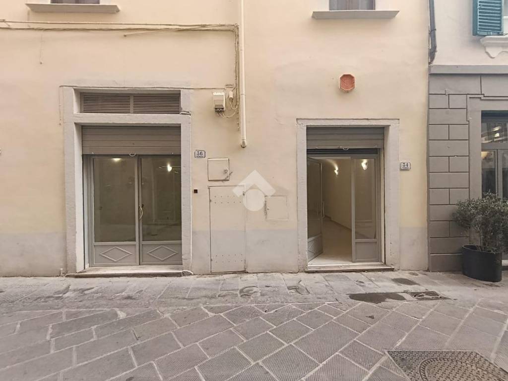 negozio in vendita a Prato