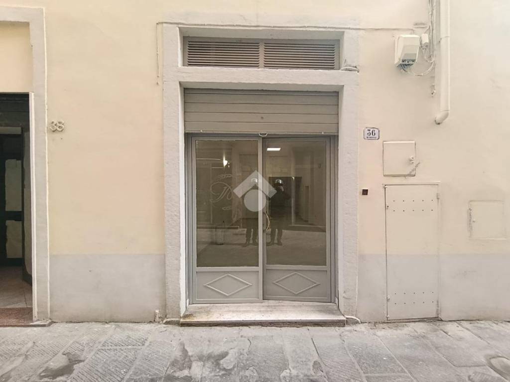 negozio in vendita a Prato