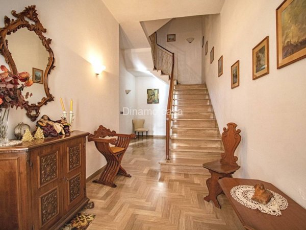 casa indipendente in vendita a Prato in zona Viaccia