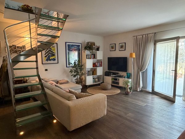 casa indipendente in vendita a Prato in zona Le Badie