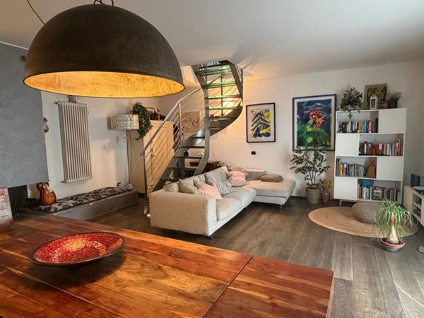 casa indipendente in vendita a Prato in zona Grignano