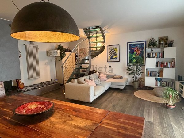 casa indipendente in vendita a Prato