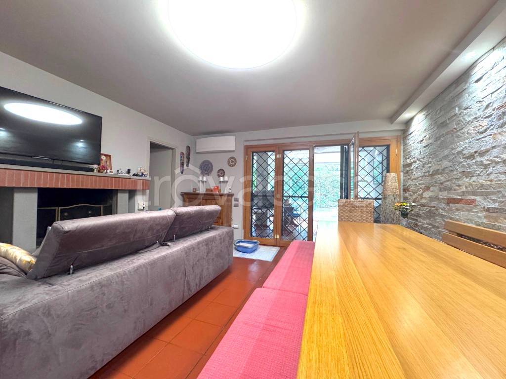 casa indipendente in vendita a Prato