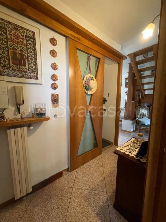 casa indipendente in vendita a Prato in zona Iolo