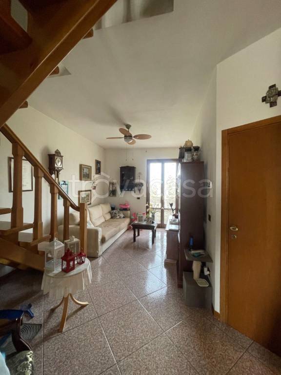 casa indipendente in vendita a Prato in zona Iolo