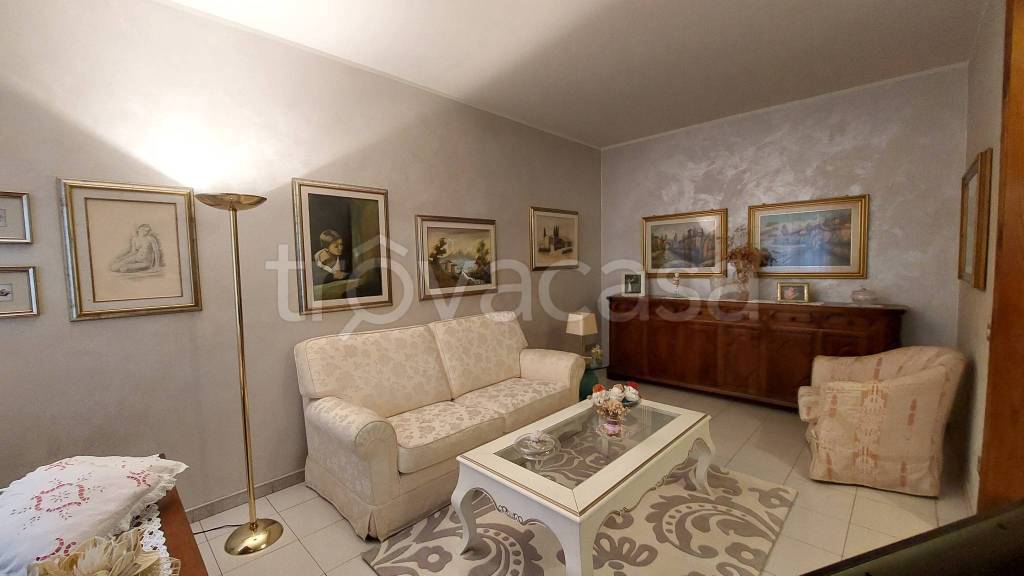 casa indipendente in vendita a Prato in zona Iolo