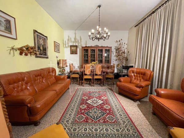 casa indipendente in vendita a Prato in zona Tavola